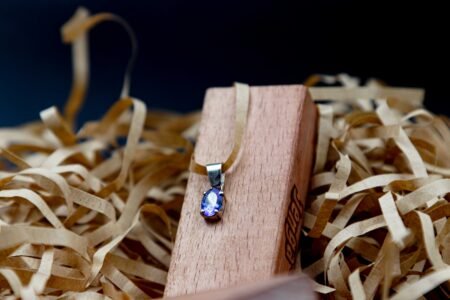 Oval Tanzanite Pendent